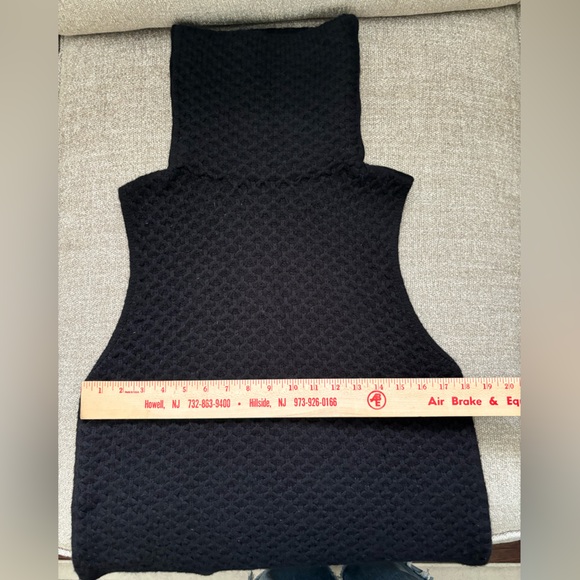✨ZADIG & VOLTAIRE GRACE DELUXE TURTLENECK SLEEVELESS 100% CASHMERE SWEATER NOIR - Picture 10 of 11